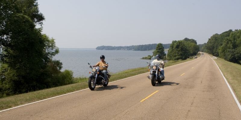 Trace_Motorcycles31 Road near lake
